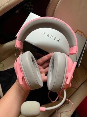 Razer Blackshark V2 X Wired Gaming Over the Ear Headset Pink Quartz